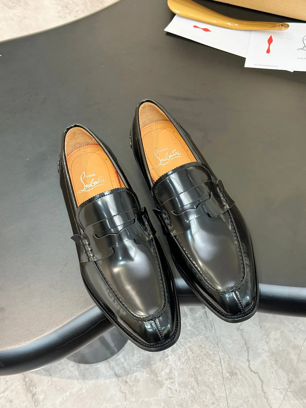 Batch 1080 yuan 💰CL～High-end men’s 👔casual loafers with red soles! ••🆑Genuine and top-quality goods from original orders ••✅💯 Purchase goods from top-quality original orders! Original imported patterned cowhide➕Imported cowhide lining➕Cowhide feet➕Original leather outsole~Size: 39-44 (38, 45.46.47 can be customized)